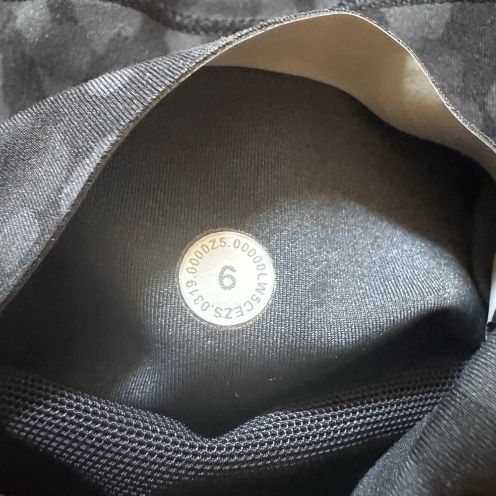 Lululemon In Movement Tights Size 6